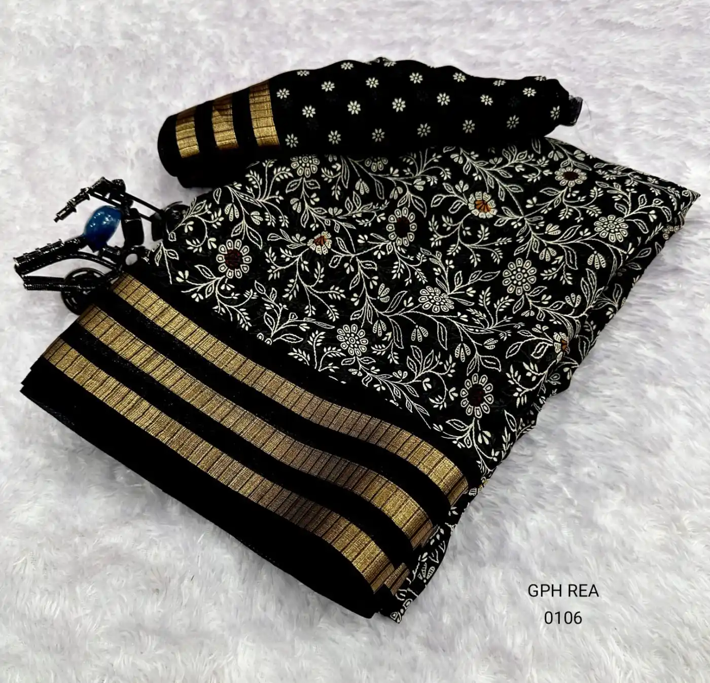 Lightweight Georgette Saree with Uniform Pattern and Designer Blouse